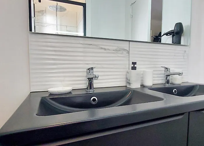 Hébergement de vacances 3 Bedroom Awesome In