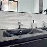 펜션 3 Bedroom Awesome In
