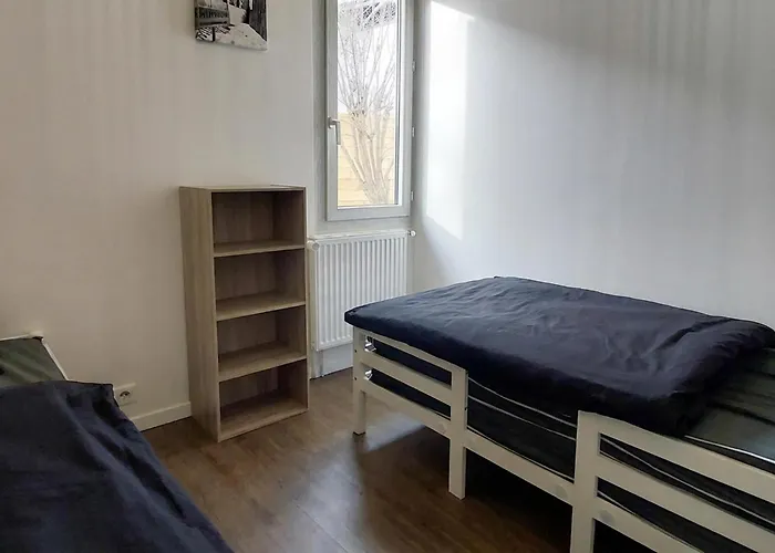 3 Bedroom Awesome In * Mimizan-Plage